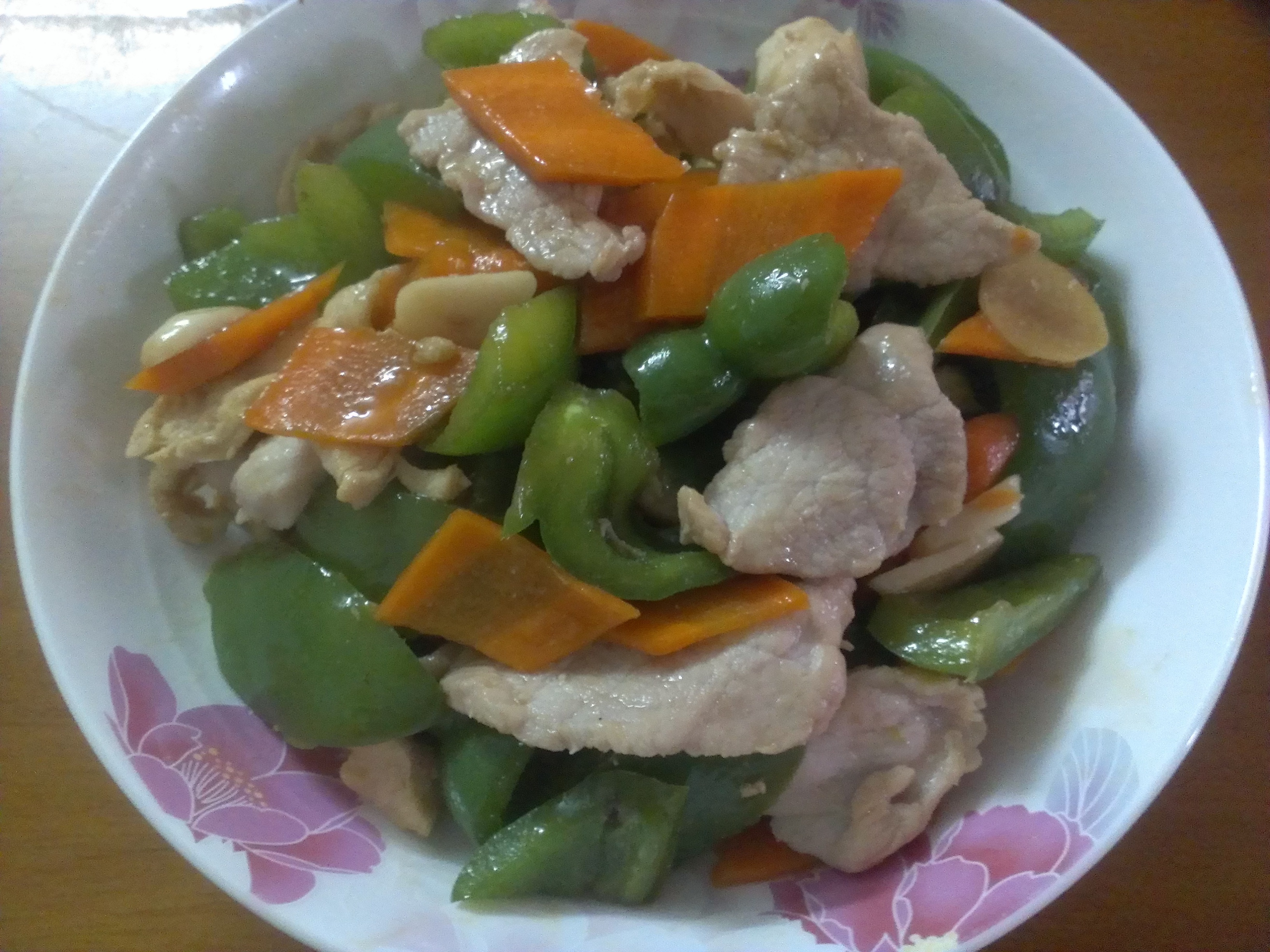 胡萝卜青椒炒肉片