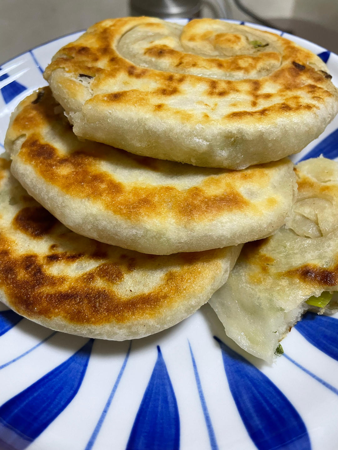 家常葱油饼 柔软多层 凉了也不硬 附细节视频详解