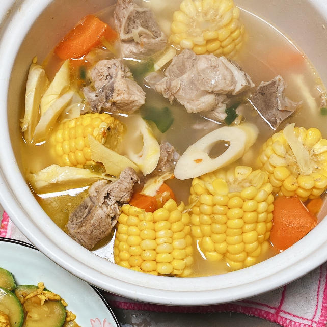 连吃三碗的玉米山药排骨汤