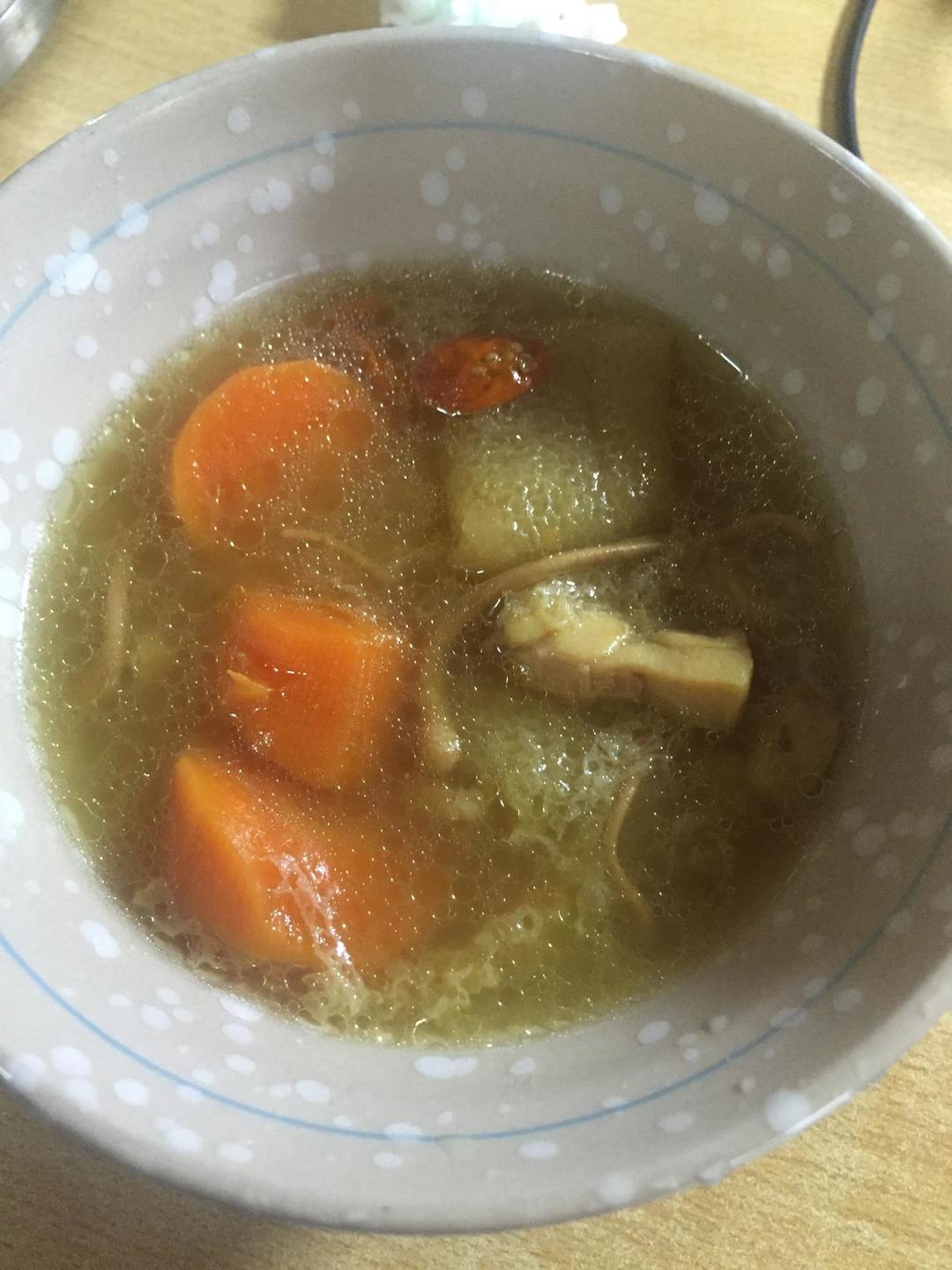 胡萝卜虫草花鸡肉汤（宿舍简版）的做法