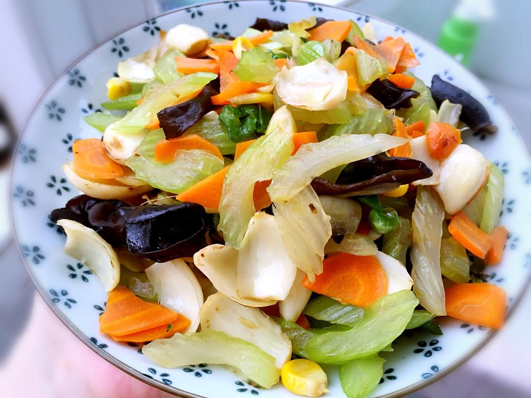 【食材包操作说明】西芹百合什锦炒