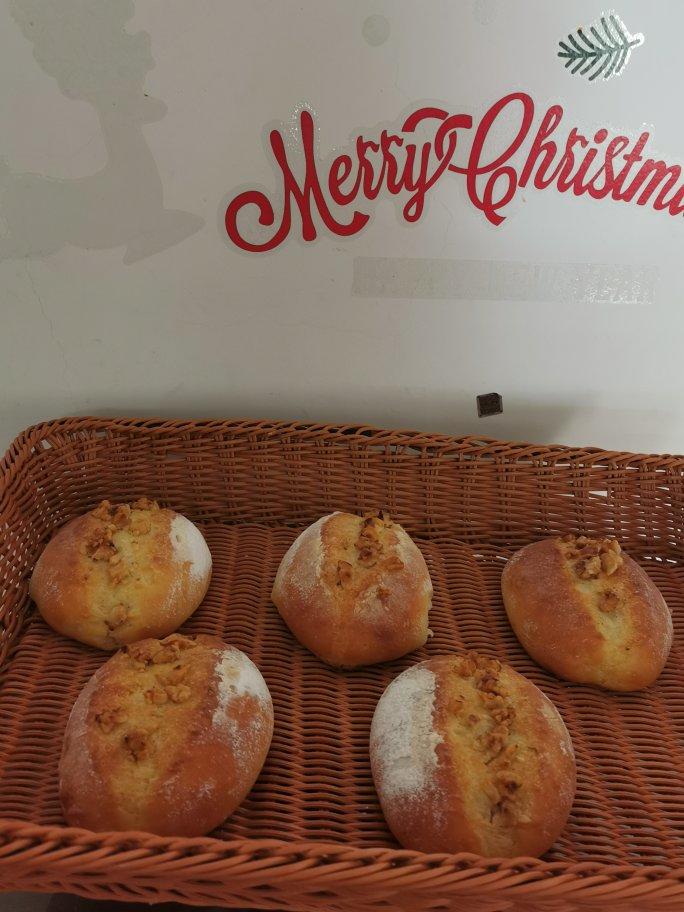 黄油核桃法式切片面包