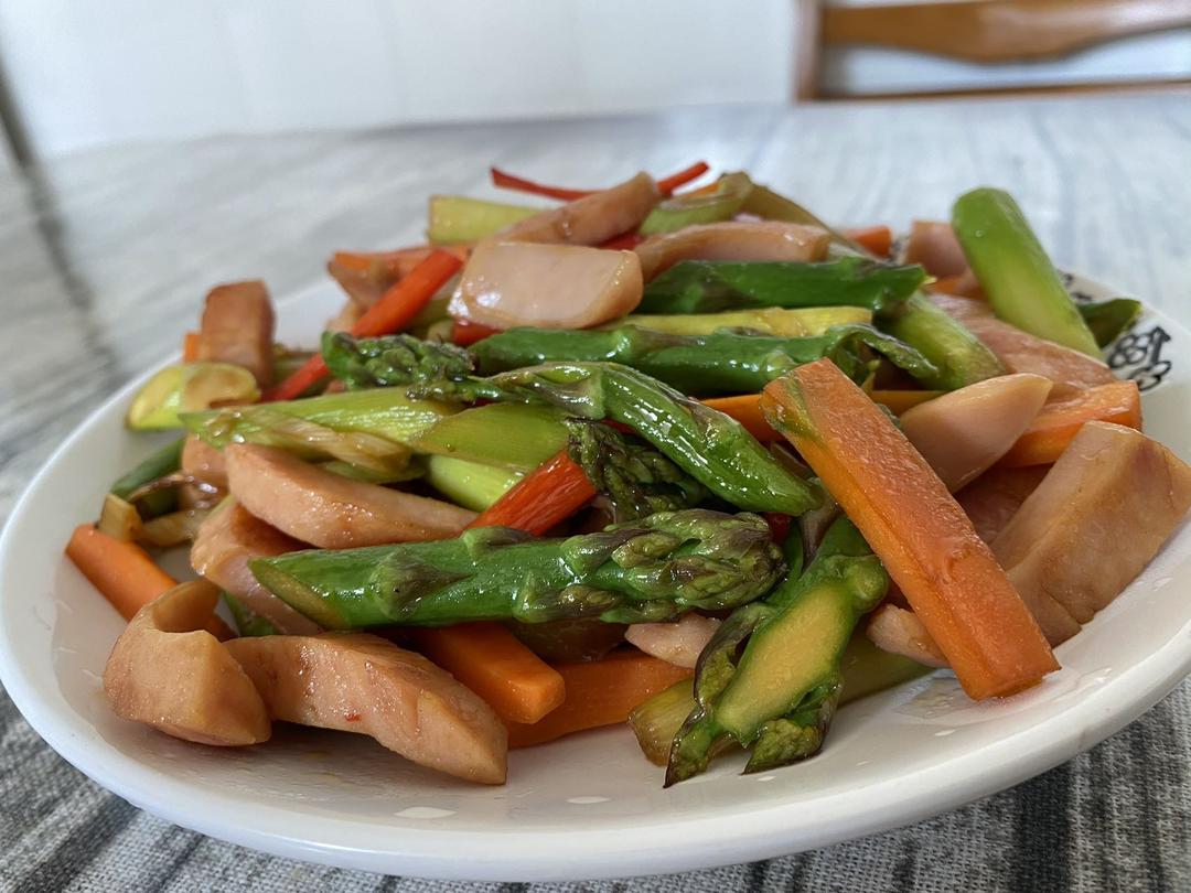 荤素搭配--芦笋炒腊肠