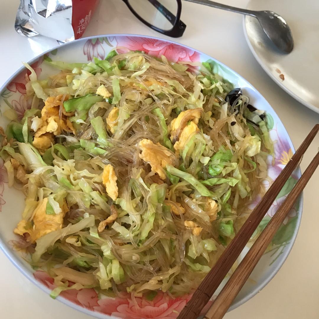包菜粉丝炒鸡蛋