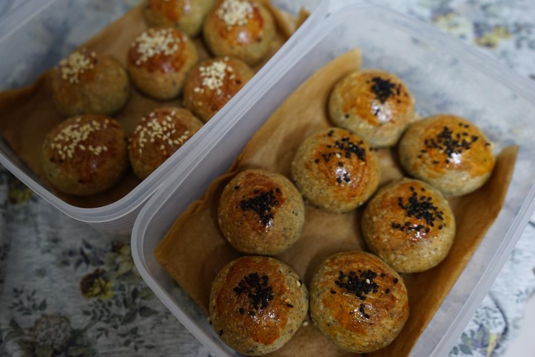 迷你芝麻球面包