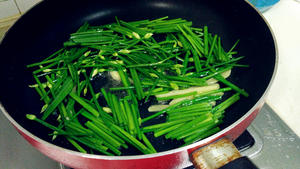 韭菜苔炒八爪鱼的做法 步骤4