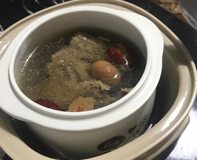 栗子煲鸡骨架汤的做法