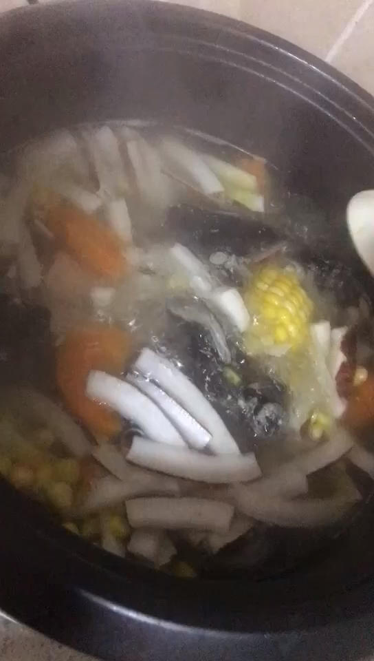 清甜椰子🥥乌鸡爪炖汤