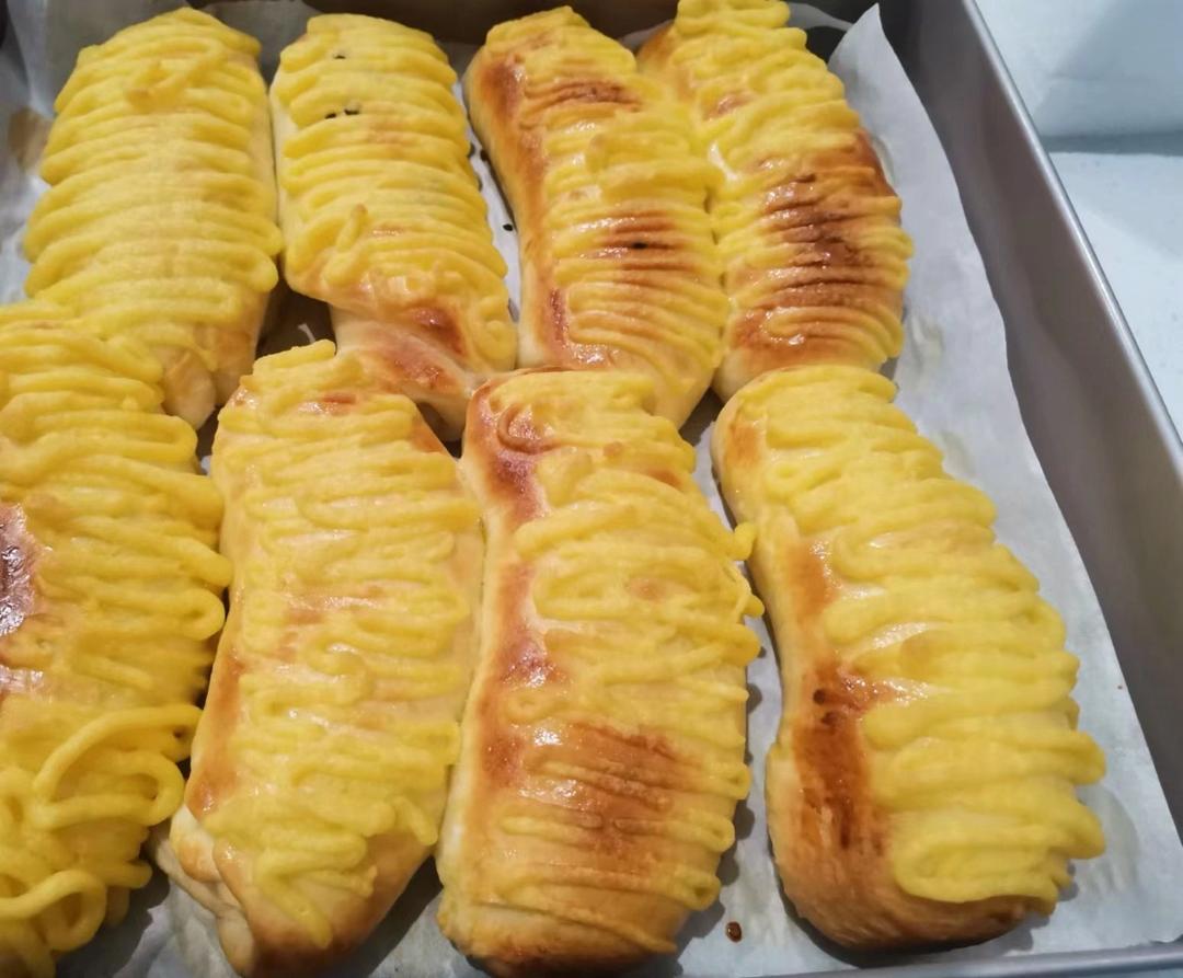 面包房里最受欢迎的毛毛虫面包