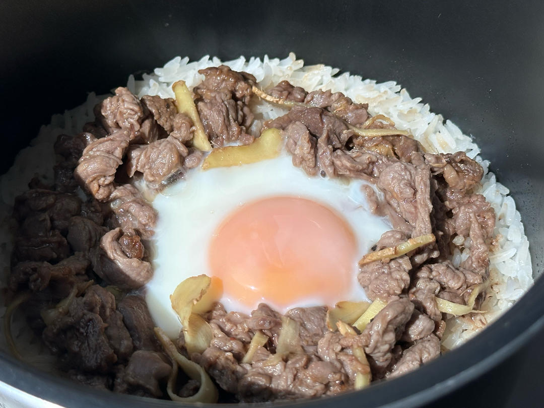 【电饭煲窝蛋牛肉饭】