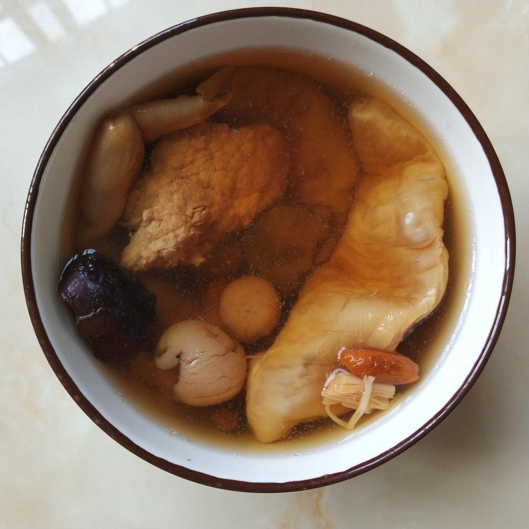 花胶瑶柱炖瘦肉