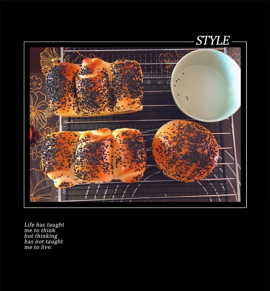 拼命折腾做的手揉版卡仕达草莓奶油小面包