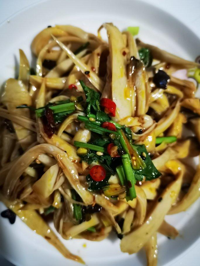 比肉还好吃的【手撕凉拌杏鲍菇】，上桌扫光光