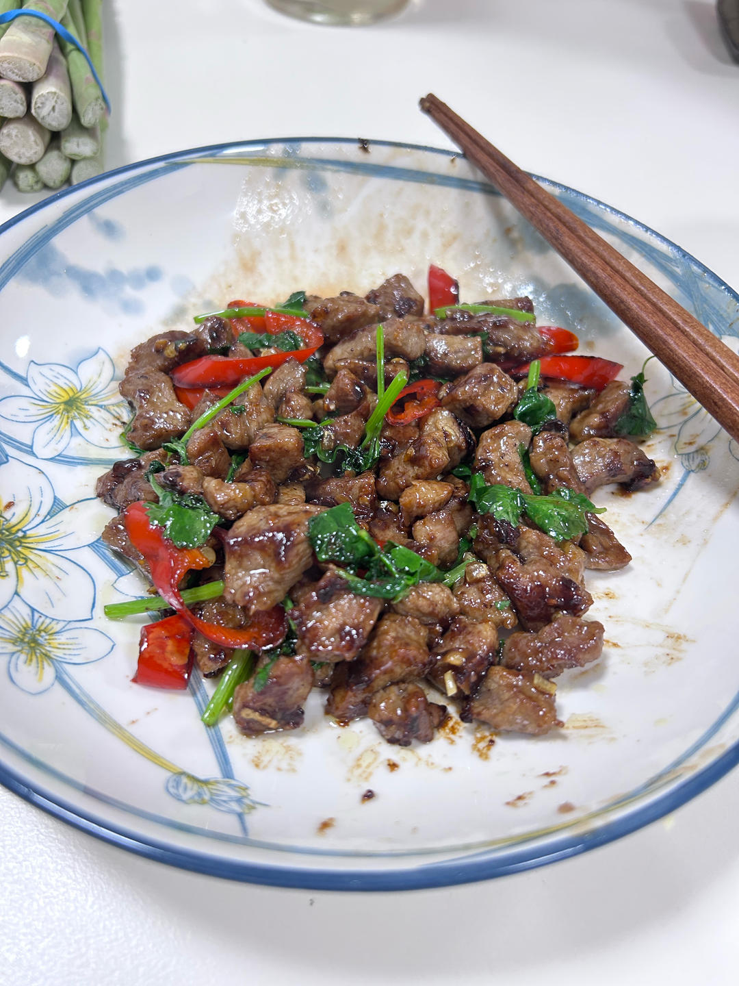 香菜炒牛肉，香辣下饭，爱吃香菜的朋友看过来，拌饭绝了