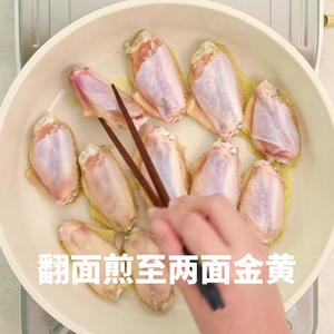 香酥盐煎鸡翅的做法 步骤3