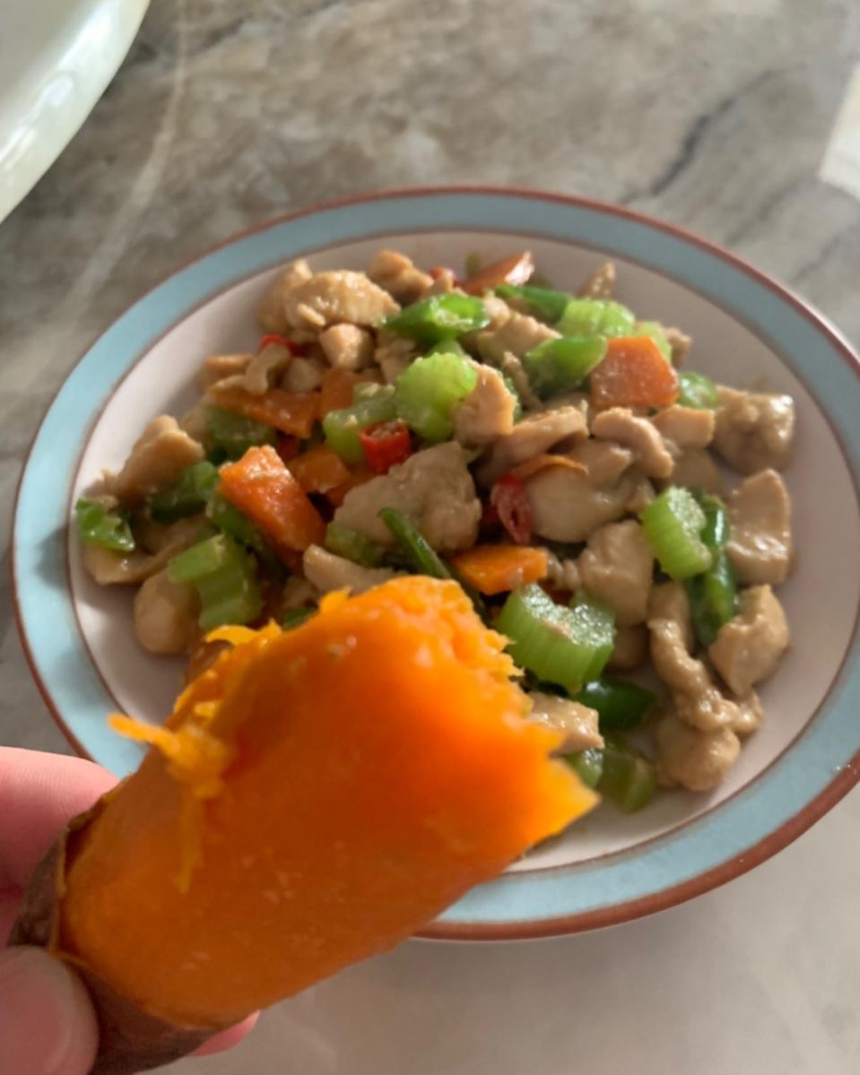 减脂餐！鸡胸肉炒三丁