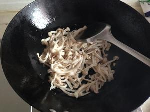 鱼香海鲜菇的做法 步骤3