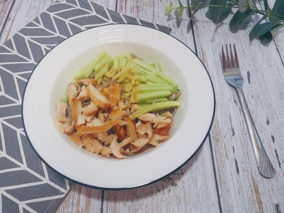 鸡丝麻酱凉面