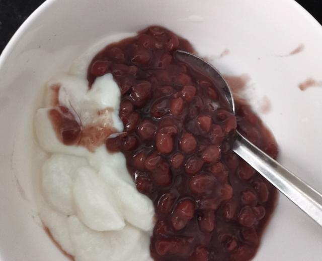 电饭煲自制简单的红豆酸奶饮品(冰)的做法