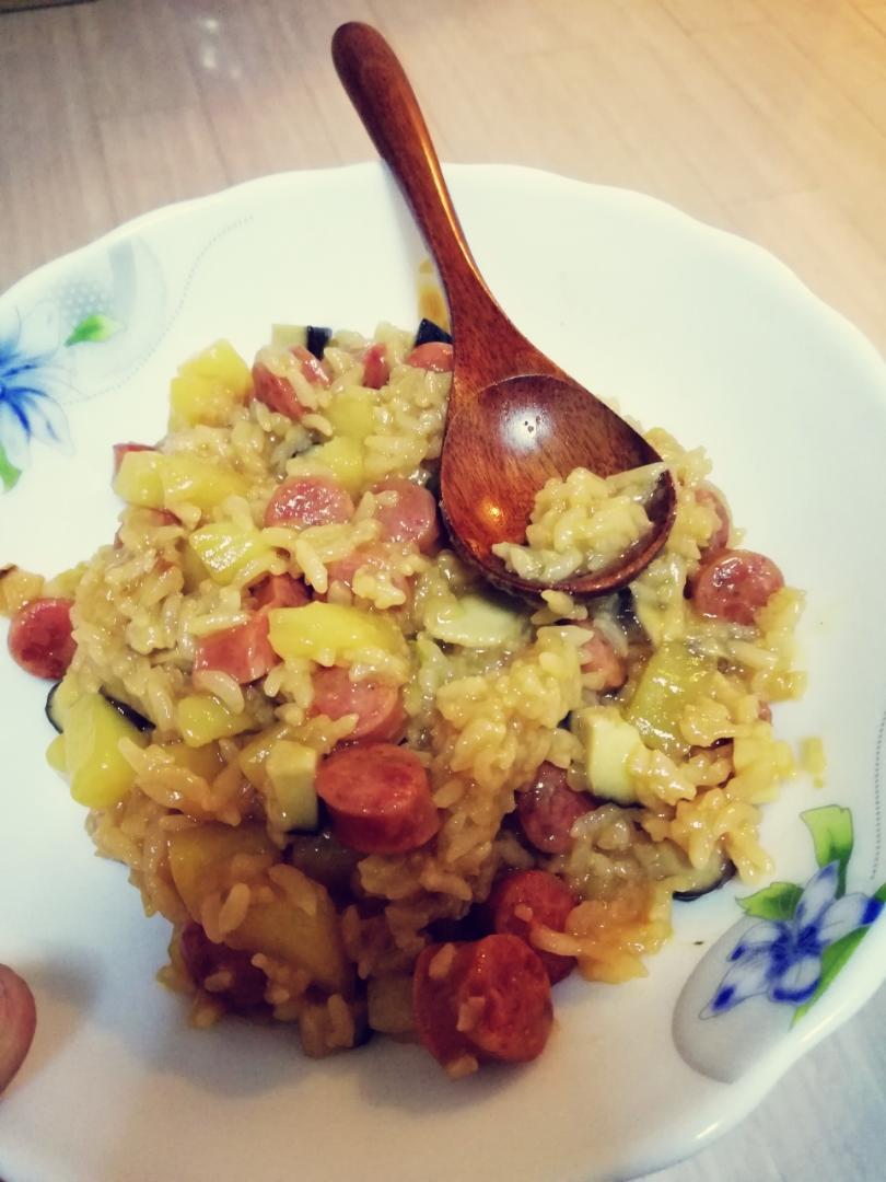 香菇腊肠土豆焖饭