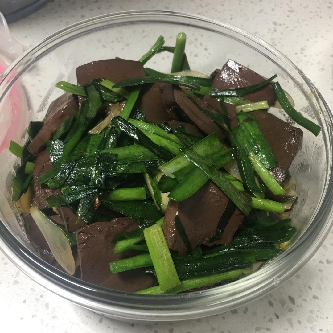 韭菜炒鸭血