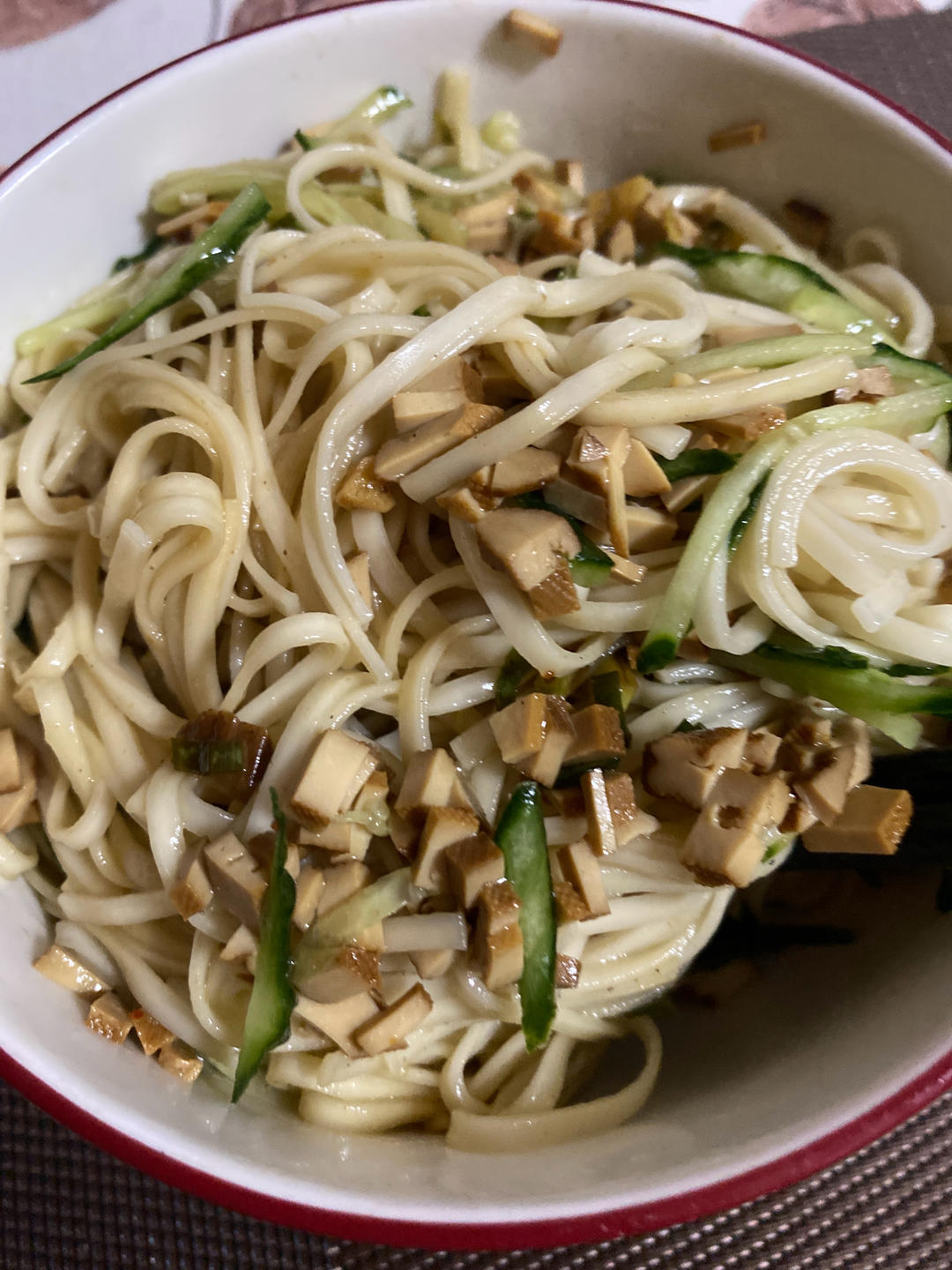简单凉拌面只要五分钟，美食的快乐你值得～