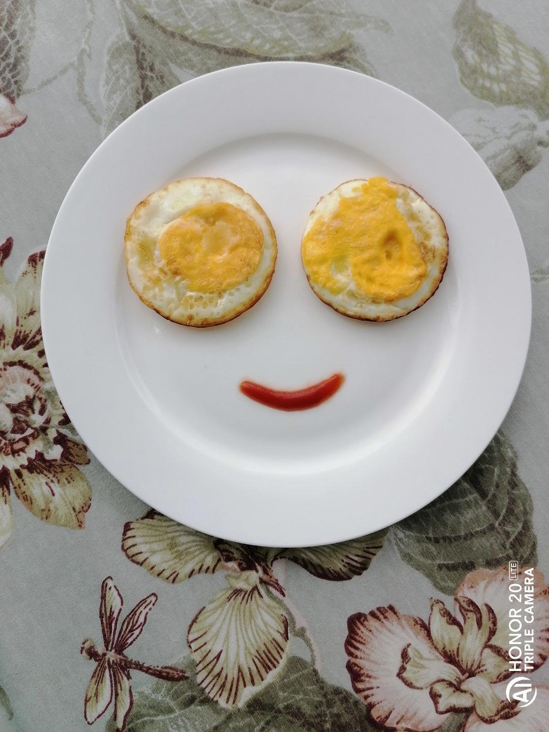 宝3岁做的美味爱心荷包蛋