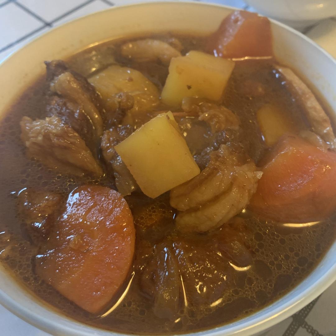 汤浓肉嫩的番茄牛腩，牛腩软烂秘法