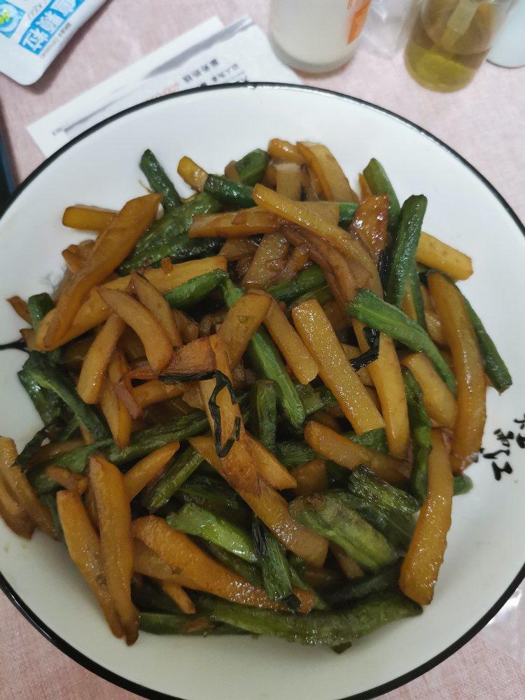 豆角烧土豆——全素，省油版，不需要刀工的下饭菜