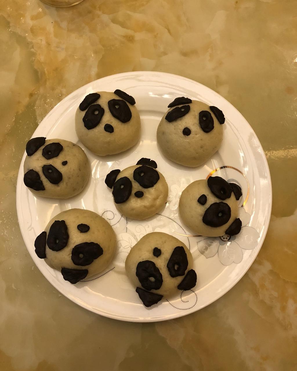 萌种之～熊猫豆沙包