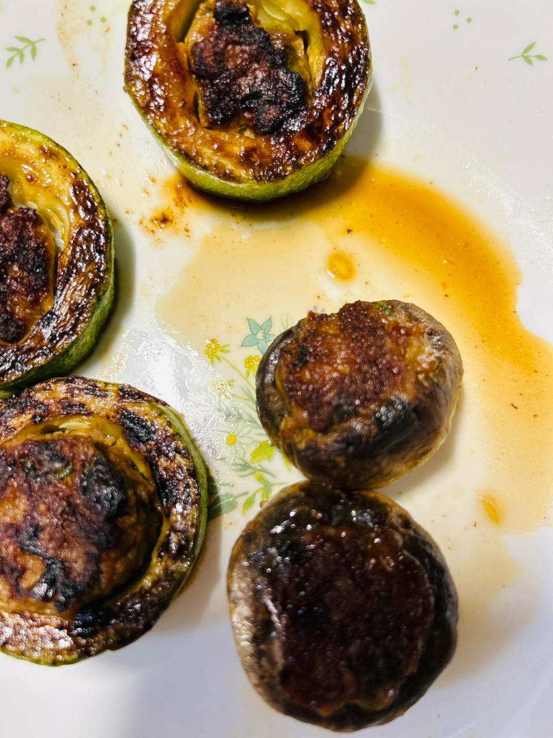 不会剩下一滴汤汁的口蘑酿肉