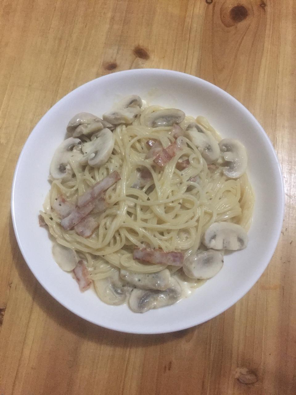 白蘑菇奶油培根意面