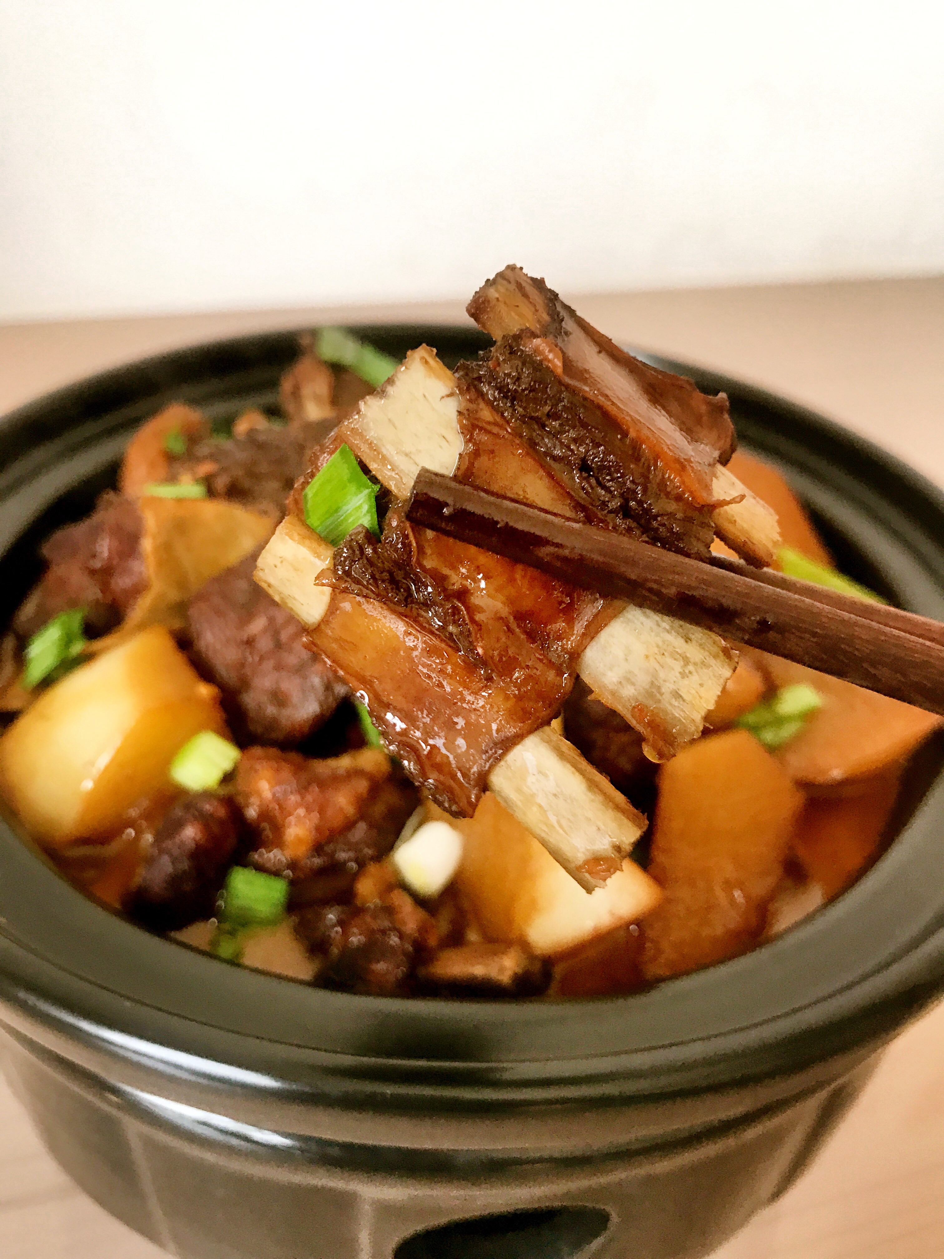 红烧羊排炖萝卜火锅的做法