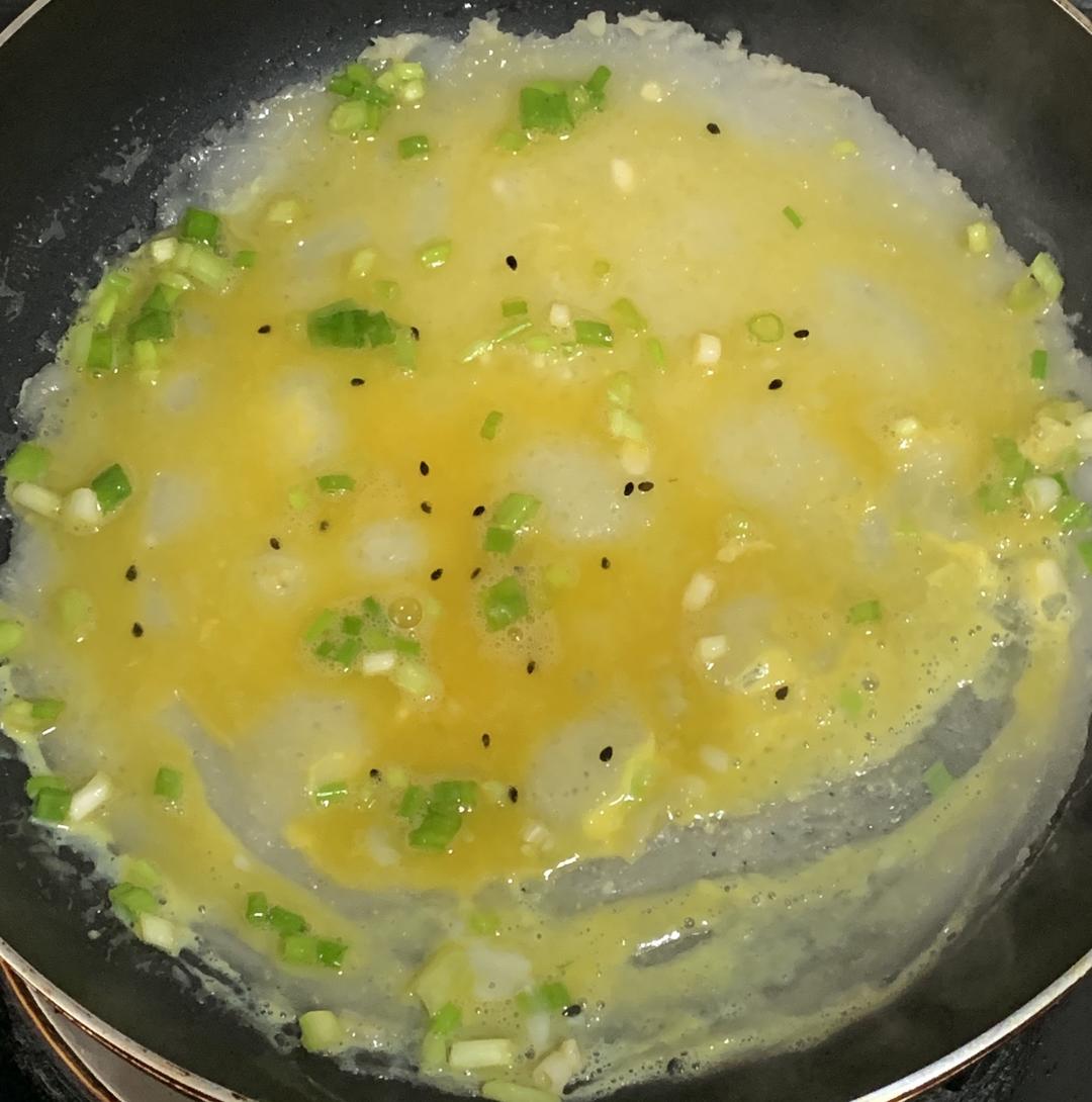 美味松软的鸡蛋饼的做法 步骤2