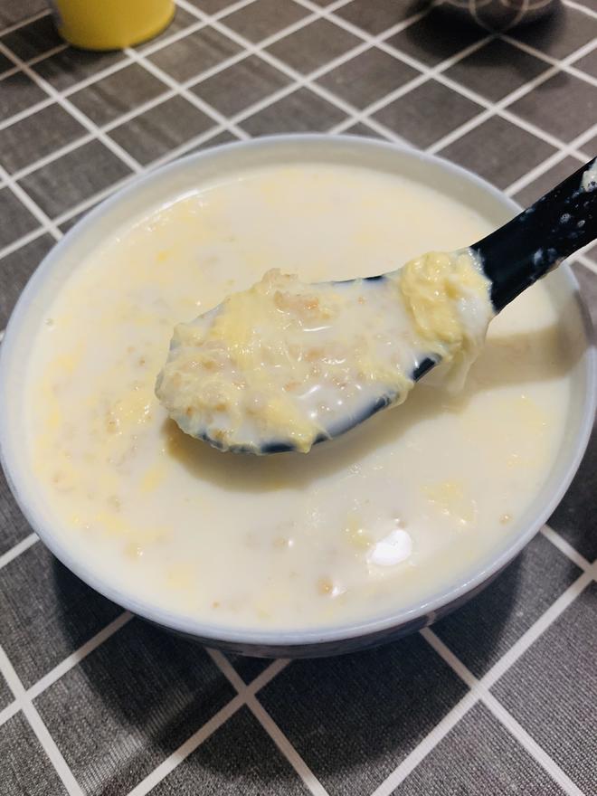 快手早餐『燕麦牛奶调蛋🥣』营养低卡又美味的做法