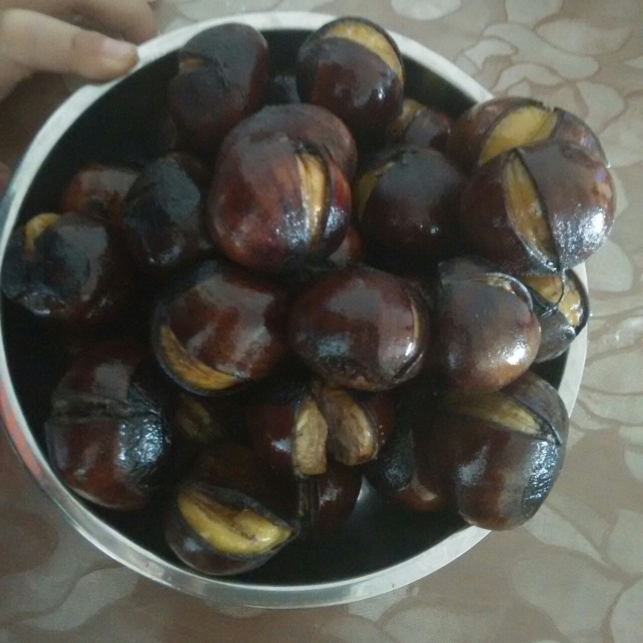 慵懒美丽的栗子