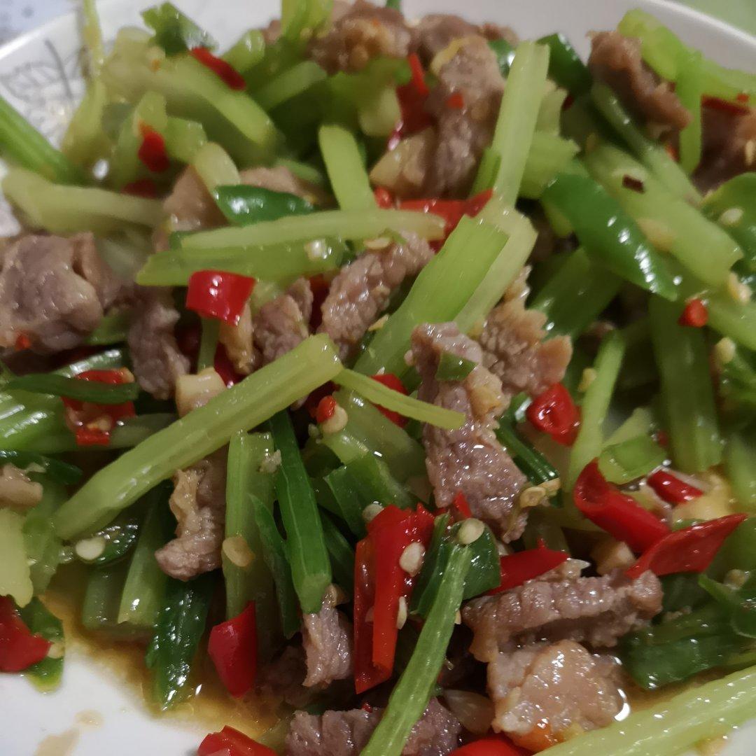 香芹炒肉家常下饭菜！