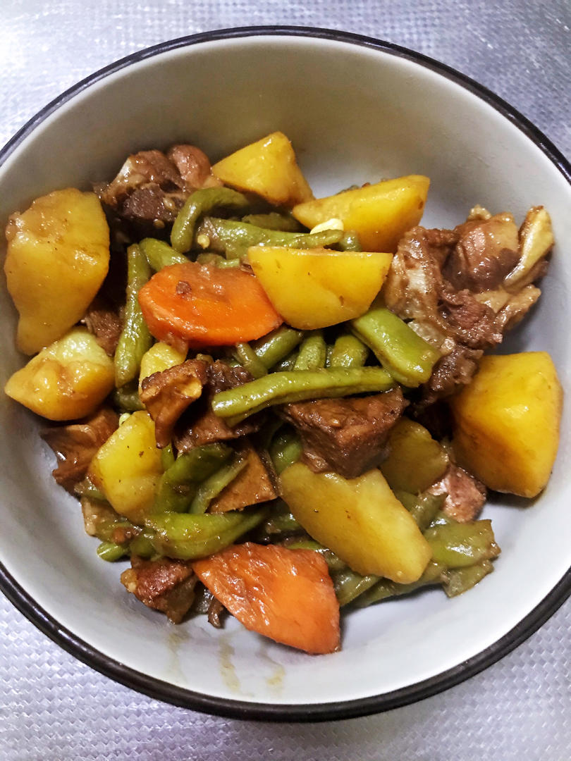 红烧排骨炖豆角土豆