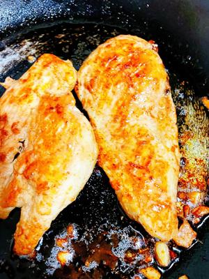 香煎鸡胸肉-超级水嫩美味的做法 步骤2