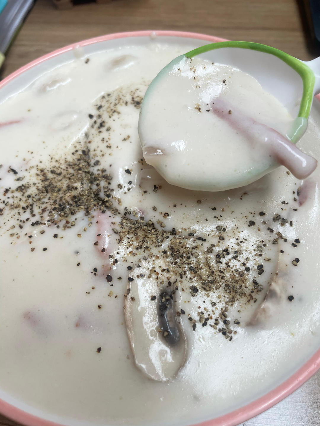 奶油蘑菇浓汤（在家也能喝的美味浓汤）