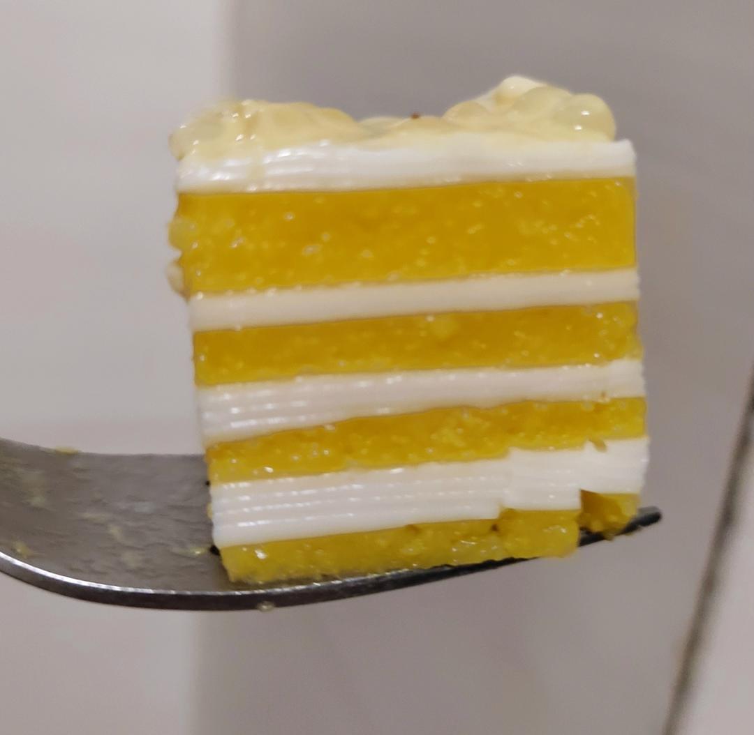 妈妈们快看，这道甜品是会跳舞的，孩子们一定喜欢！——芒果千层糕