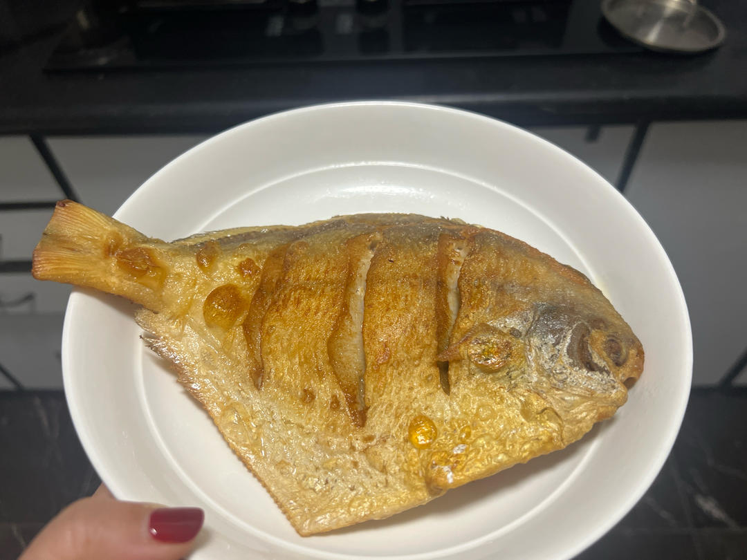 不腥的冷冻鲳鱼做法（盐煎鲳鱼，红烧鲳鱼，香辣鲳鱼）