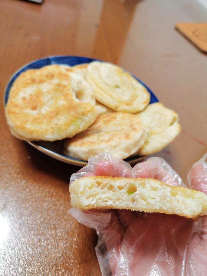 懒人版葱香发面饼 要多软有多软 零失败的方子 附细节视频详解