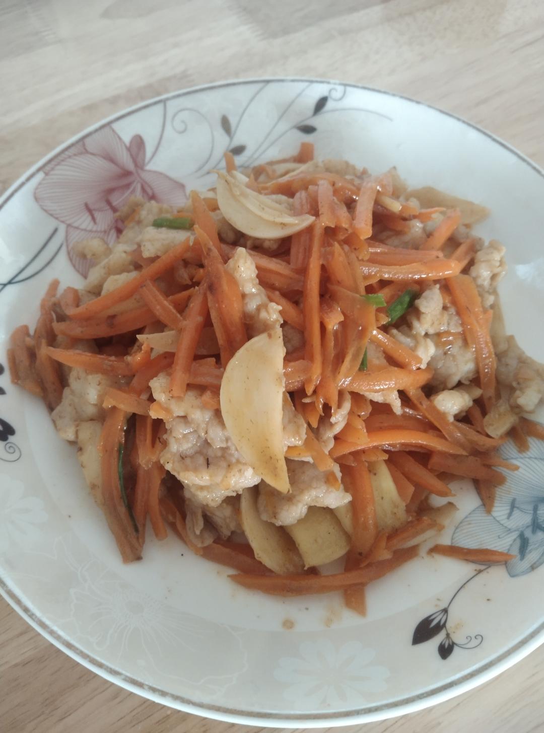 胡萝卜炒肉（小朋友最爱）