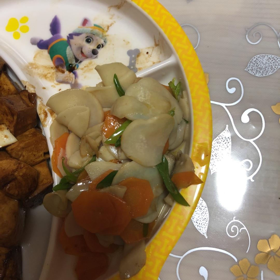 胡萝卜炒杏鲍菇
