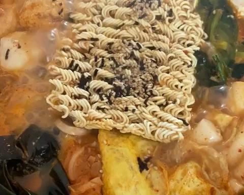 连吃两天〔韩式部队锅〕