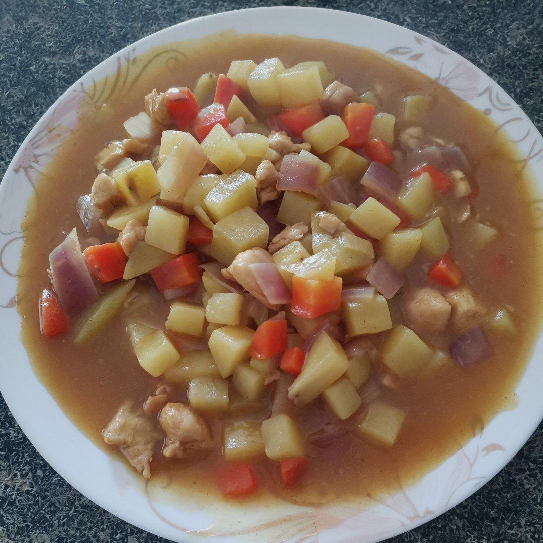 土豆咖喱鸡肉饭