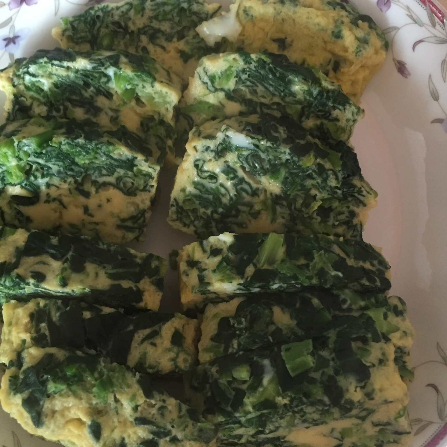 蘸汁菠菜鸡蛋糕——春季养生多吃菠菜