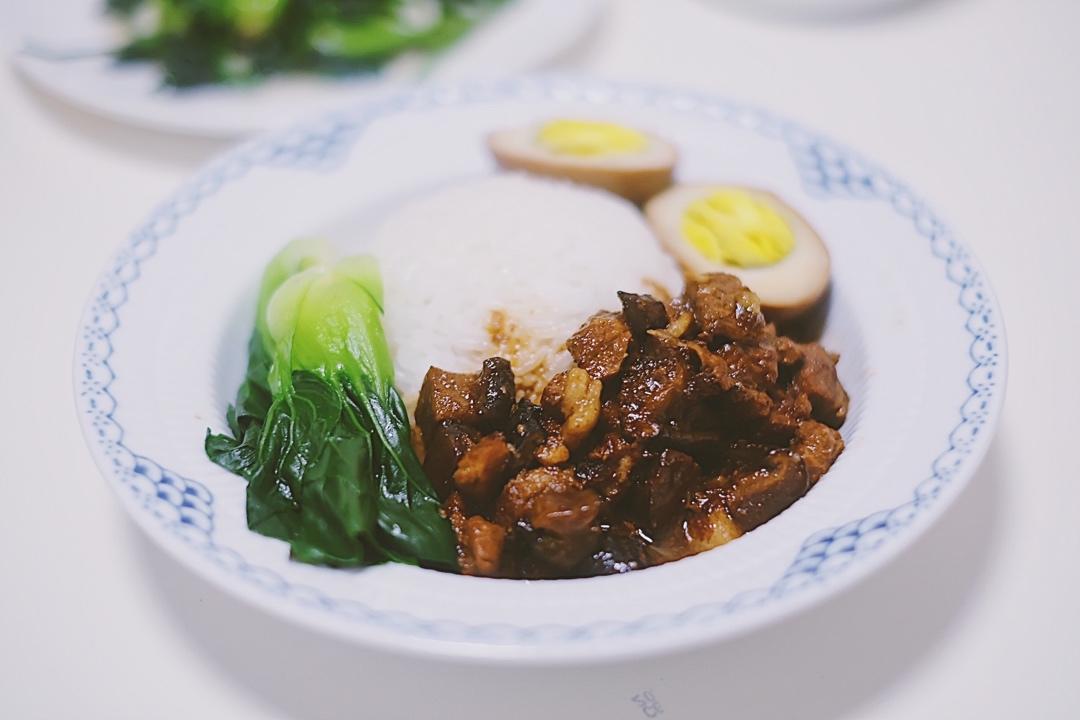 洋葱酥卤肉饭