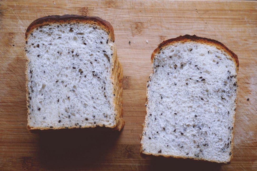 西川功晃- 黑芝麻土司